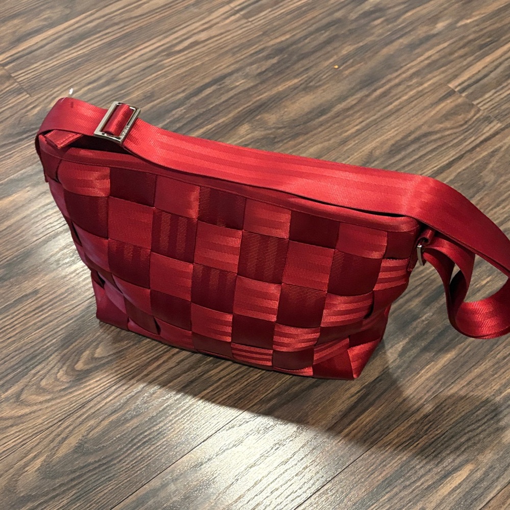 HARVEYS Elegant Red Woven Shoulder Seatbelt Bag-NWT - Picture 7 of 13